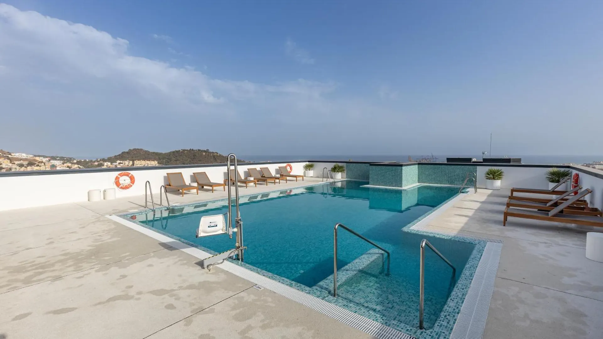 Malaga Skyline 6 Pool & Parking Free Daire