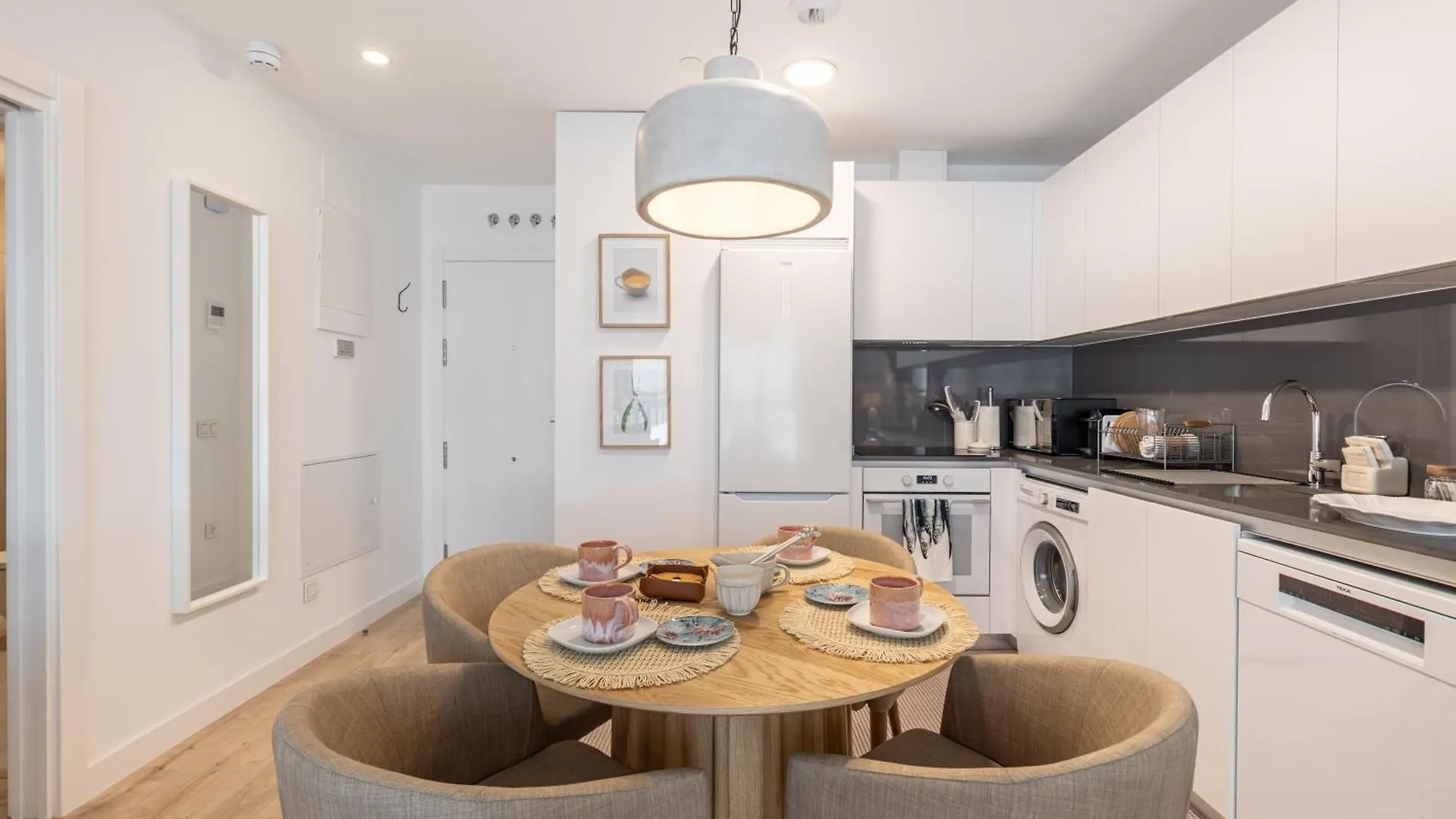 Malaga Skyline 6 Pool & Parking Free Daire